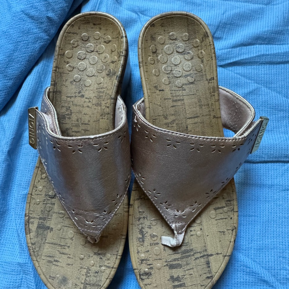 Vionic Women's Rose Gold Sandals